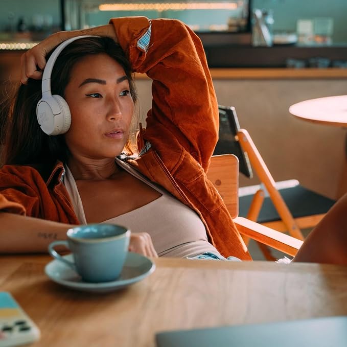JBL Tune 520BT - Wireless On-Ear Headphones, Up to 57H Battery Life and Speed Charge, Lightweight, Comfortable and Foldable Design, Hands-Free Calls with Voice Aware (White) - Image 2