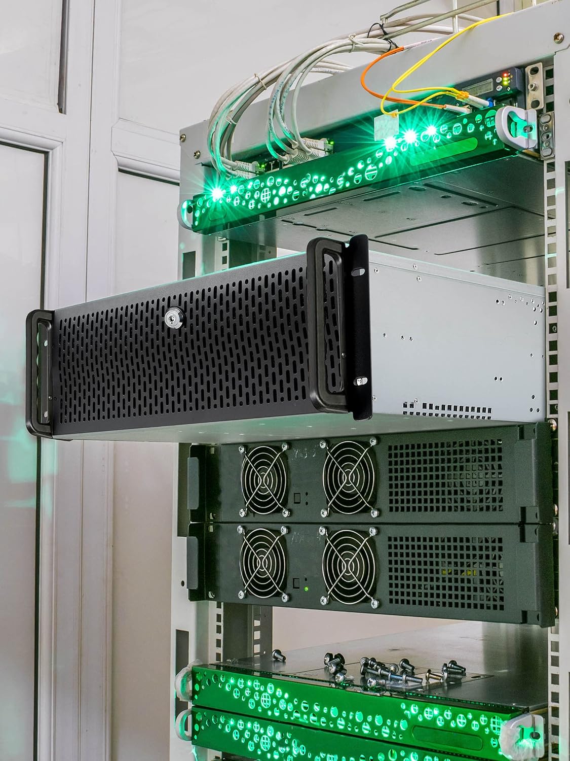 Rosewill 4U Server Chassis Rackmount Case | 8 3.5" HDD Bays, 3 5.25" Devices | E-ATX Compatible | 5 Front 120mm Fans, 2 Rear 80mm Fans | 2X USB 3.0 | Front Panel Lock | Silver/Black - RSV-L4000U - Image 2