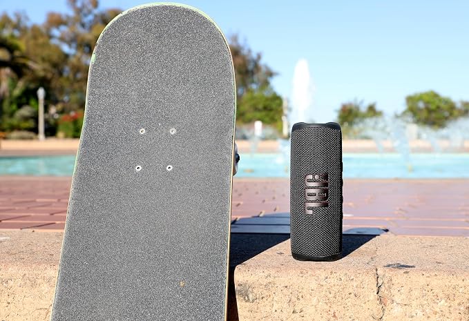 JBL Flip 6 - Portable Waterproof Speaker - Grey | Louder, more powerful sound, IP67 waterproof and dustproof, 12 Hours of Playtime, Bold design - Image 7